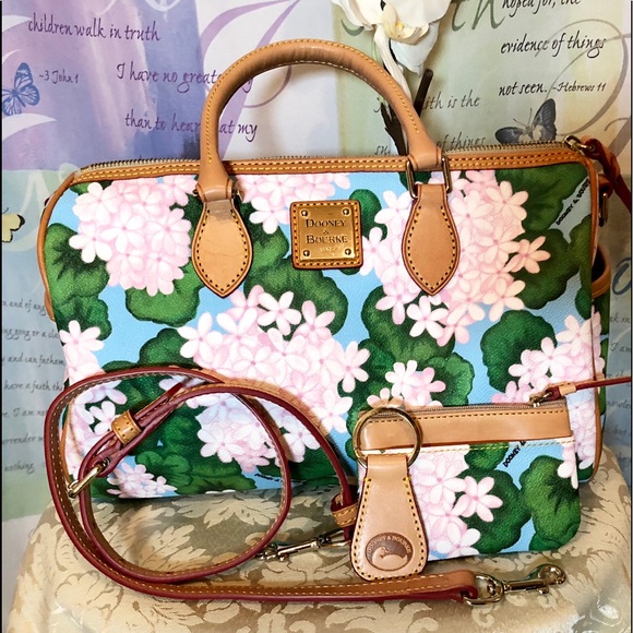 Dooney & Bourke Handbags - 💎Dooney and Bourke Hydrangea Side Pocket Satchel
